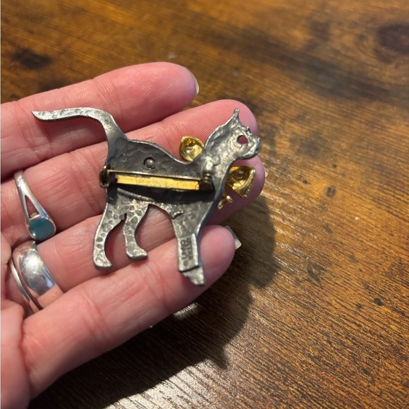 Cat Brooch Pin Silver tone Gray Gold Bow - Picture 2 of 3